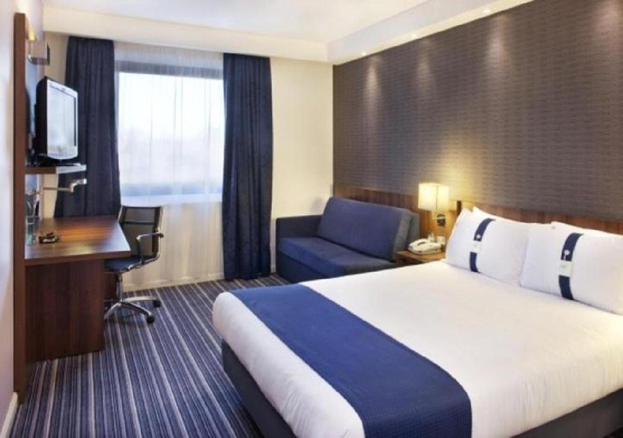 Holiday Inn Express Colchester By Ihg Buitenkant foto