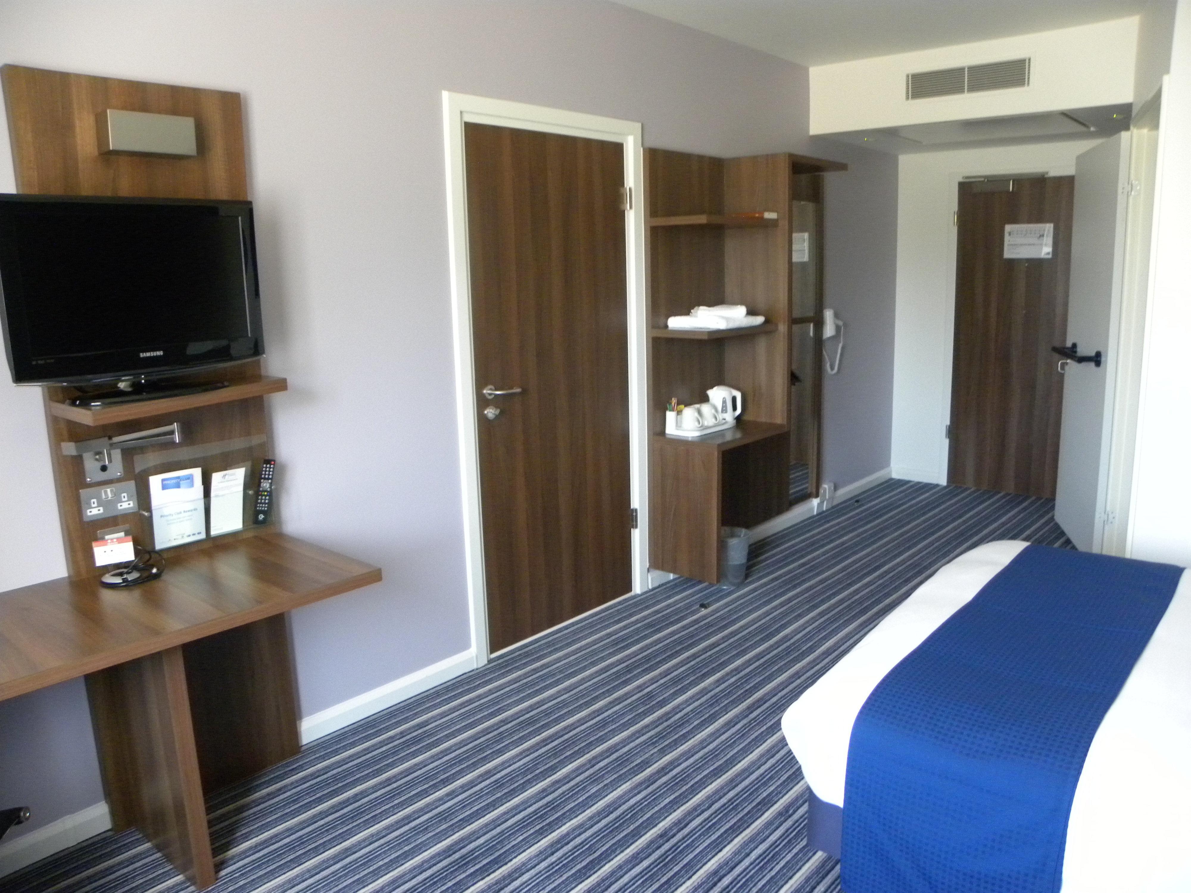Holiday Inn Express Colchester By Ihg Buitenkant foto