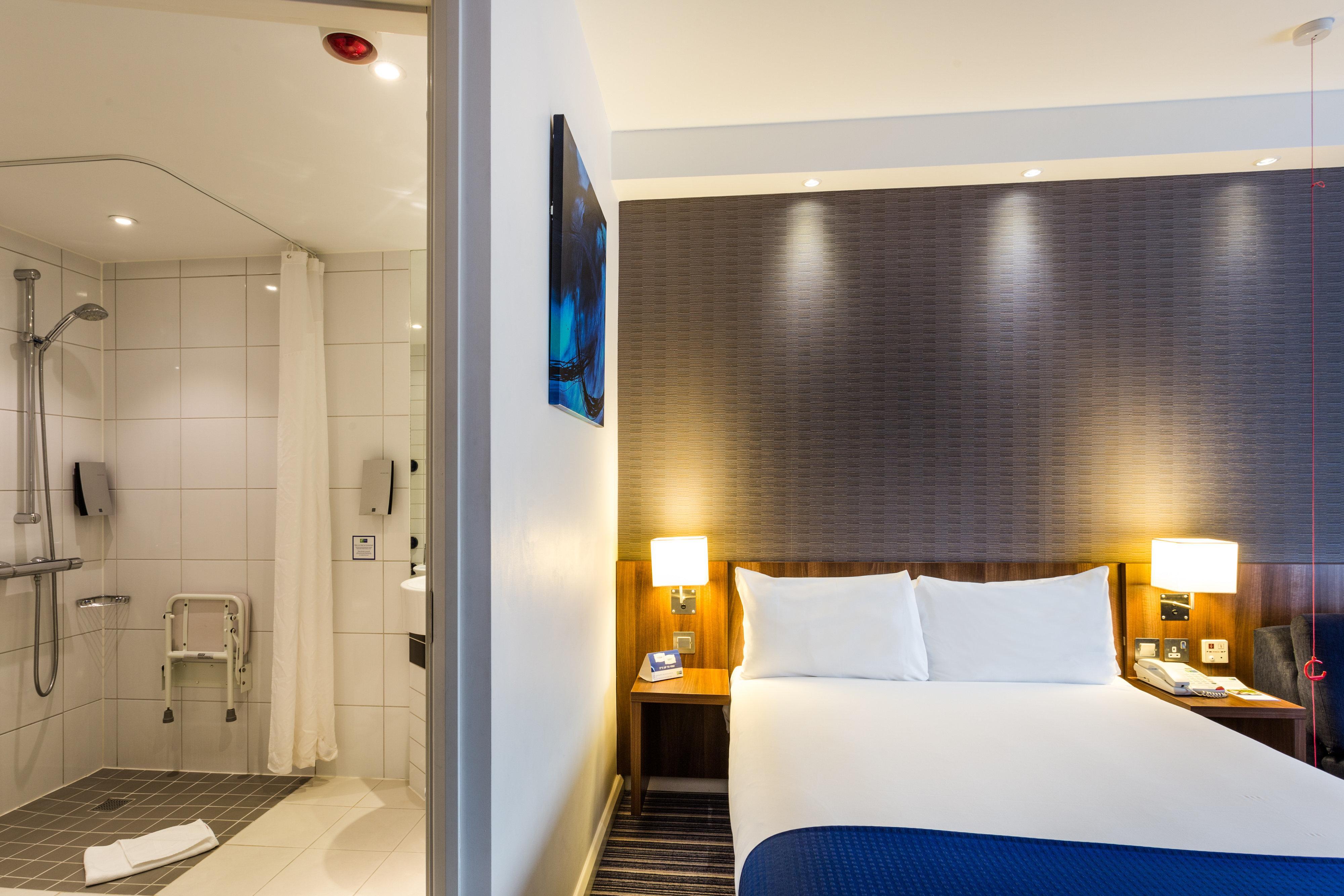 Holiday Inn Express Colchester By Ihg Buitenkant foto
