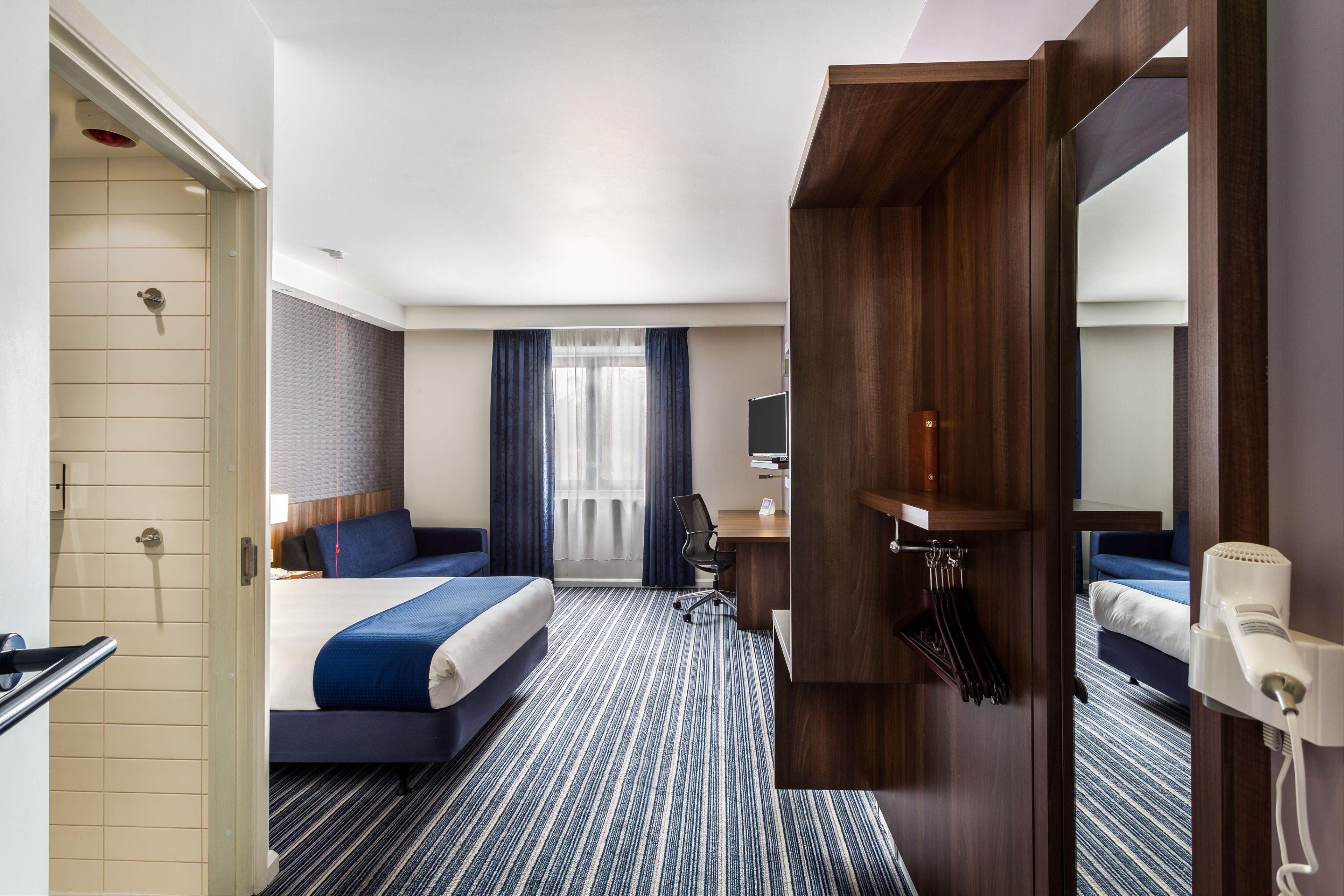 Holiday Inn Express Colchester By Ihg Buitenkant foto