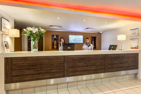 Holiday Inn Express Colchester By Ihg Buitenkant foto