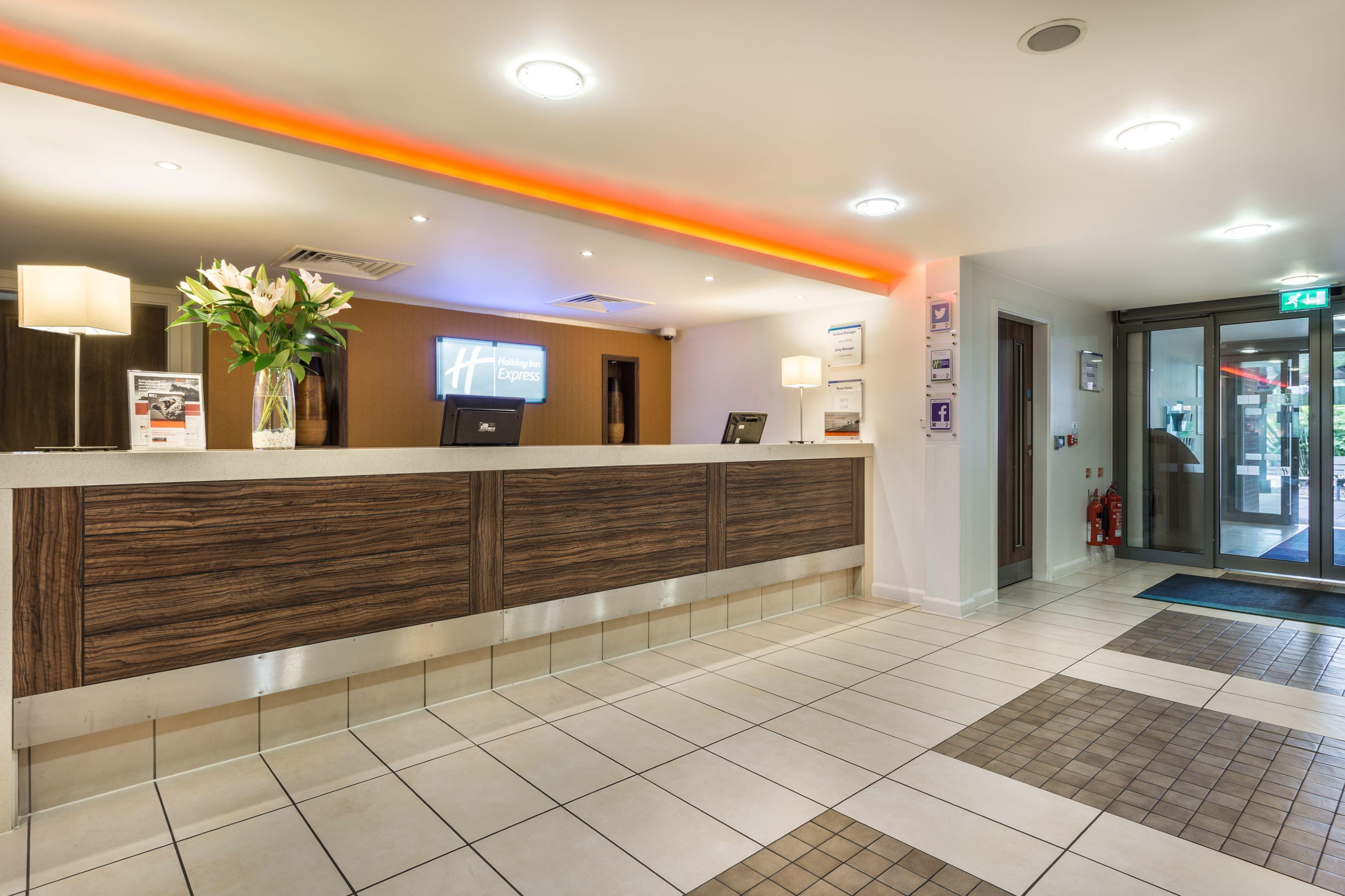 Holiday Inn Express Colchester By Ihg Buitenkant foto