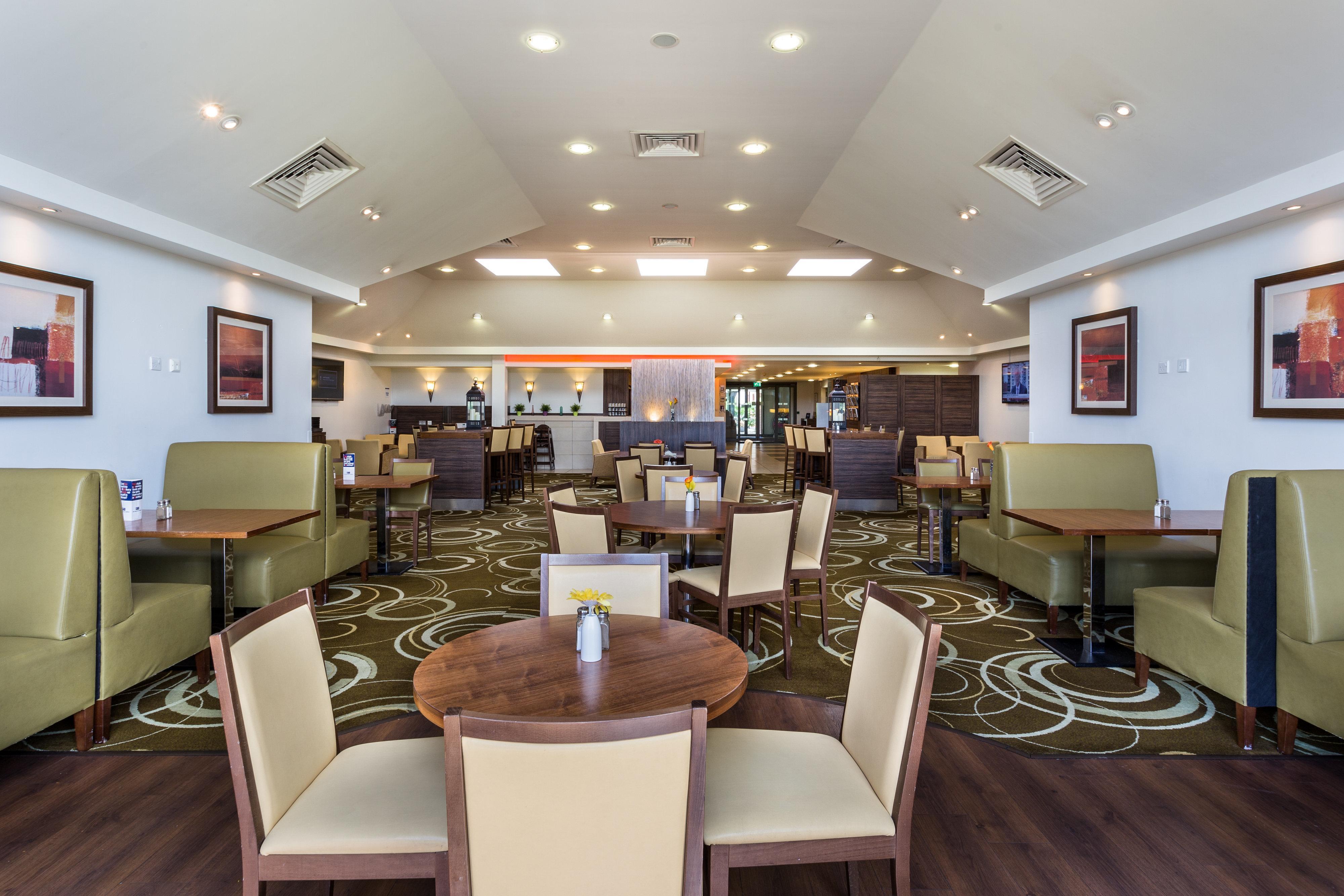 Holiday Inn Express Colchester By Ihg Buitenkant foto