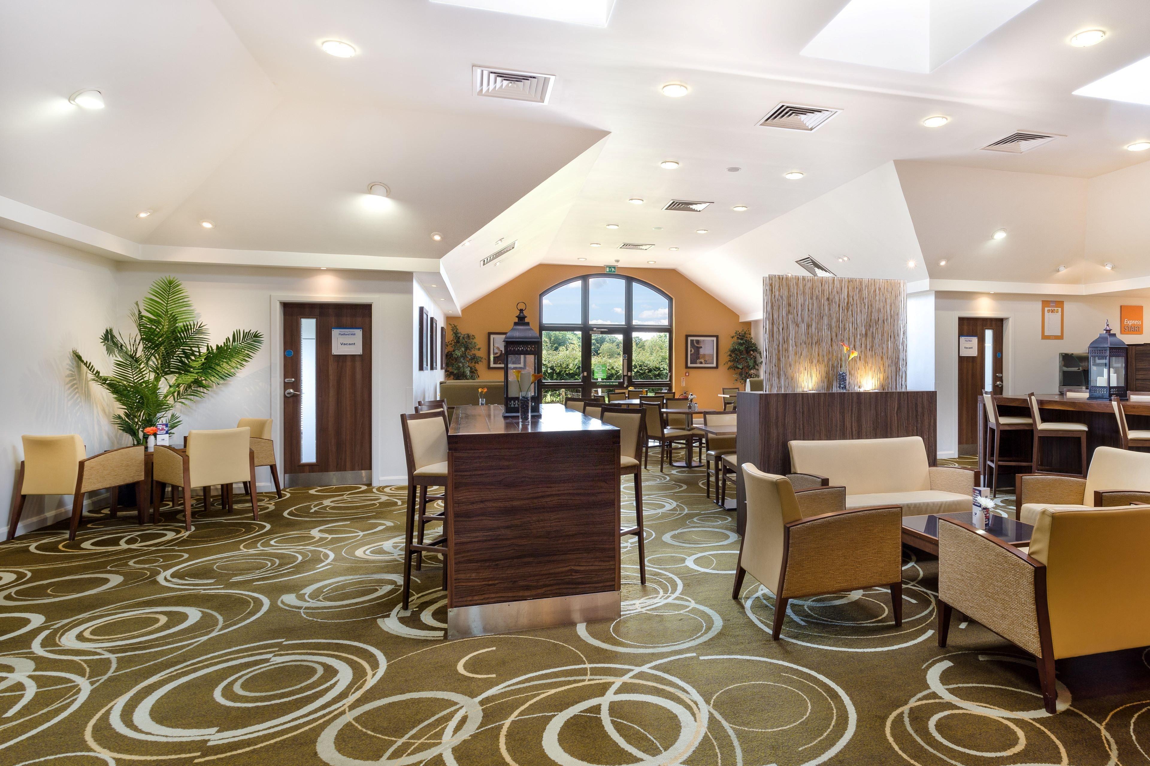 Holiday Inn Express Colchester By Ihg Buitenkant foto