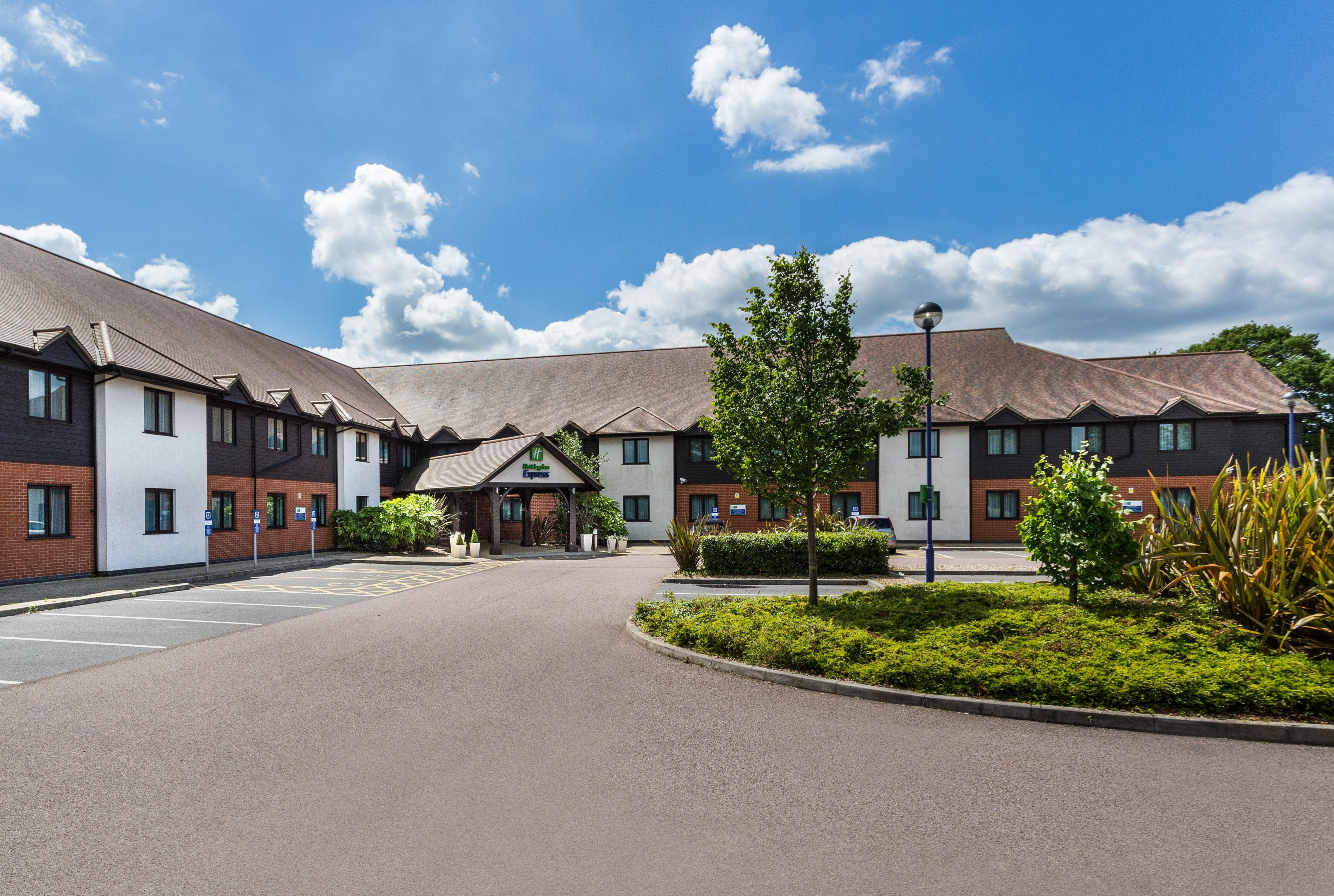 Holiday Inn Express Colchester By Ihg Buitenkant foto