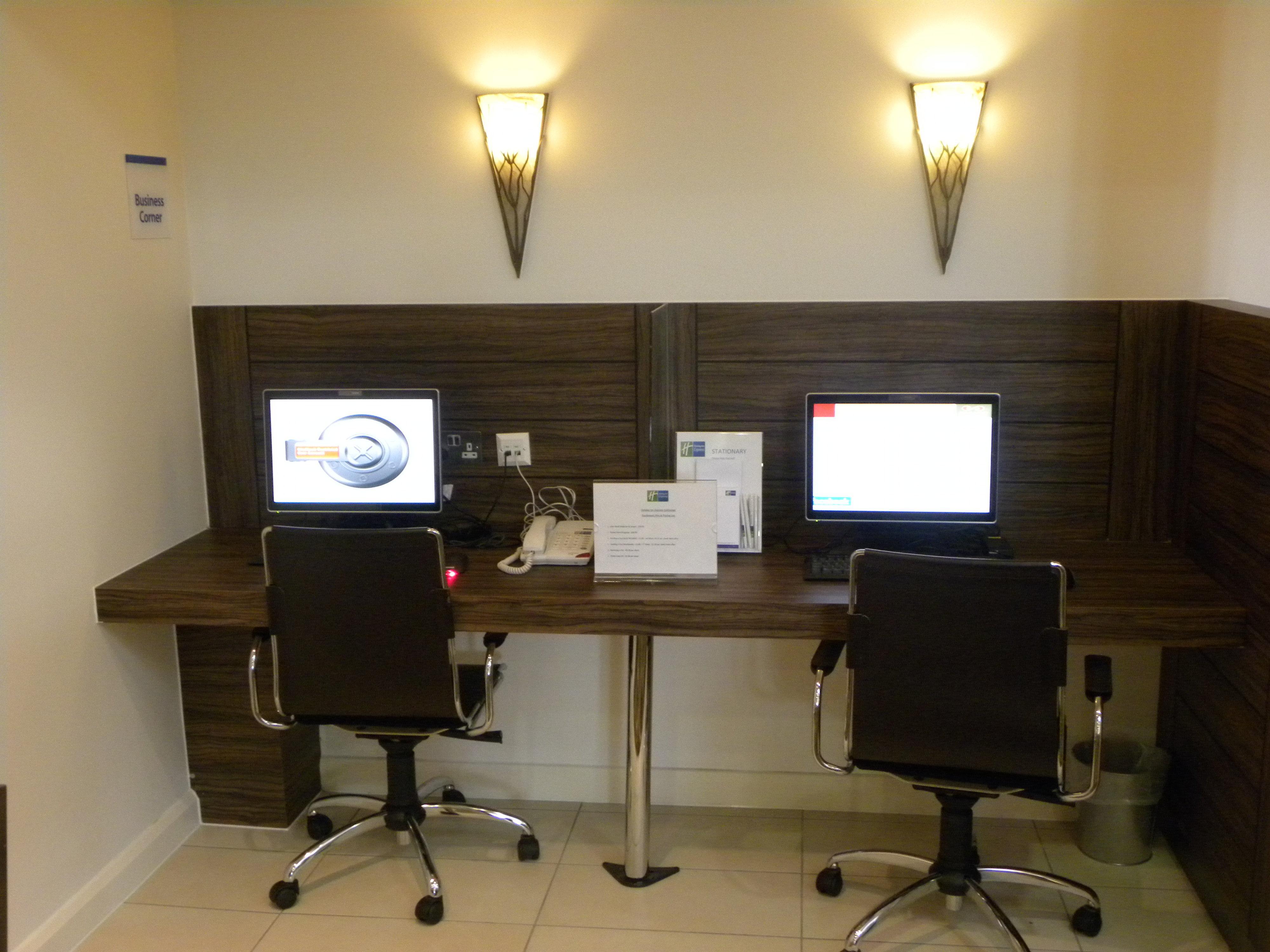 Holiday Inn Express Colchester By Ihg Buitenkant foto