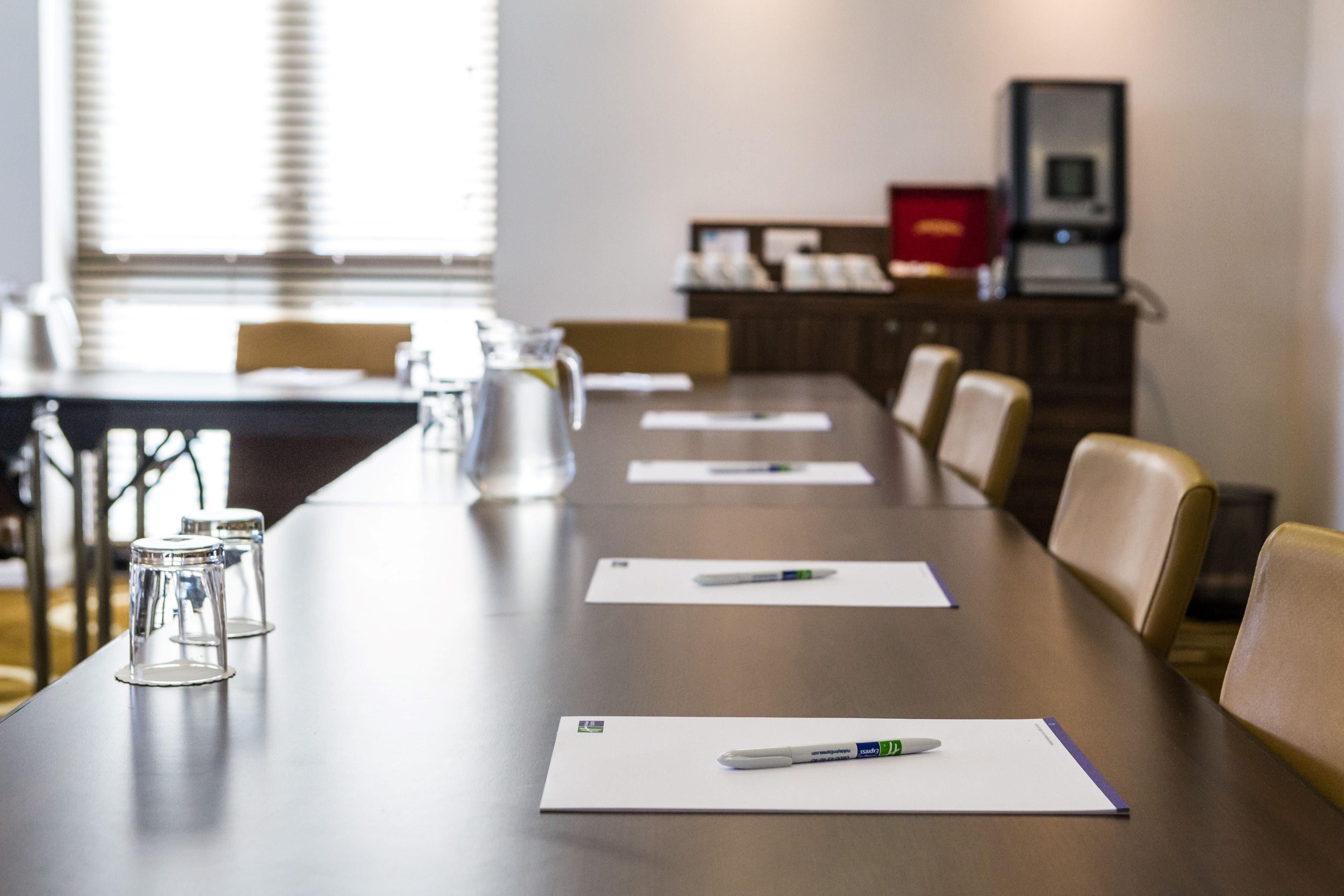 Holiday Inn Express Colchester By Ihg Buitenkant foto