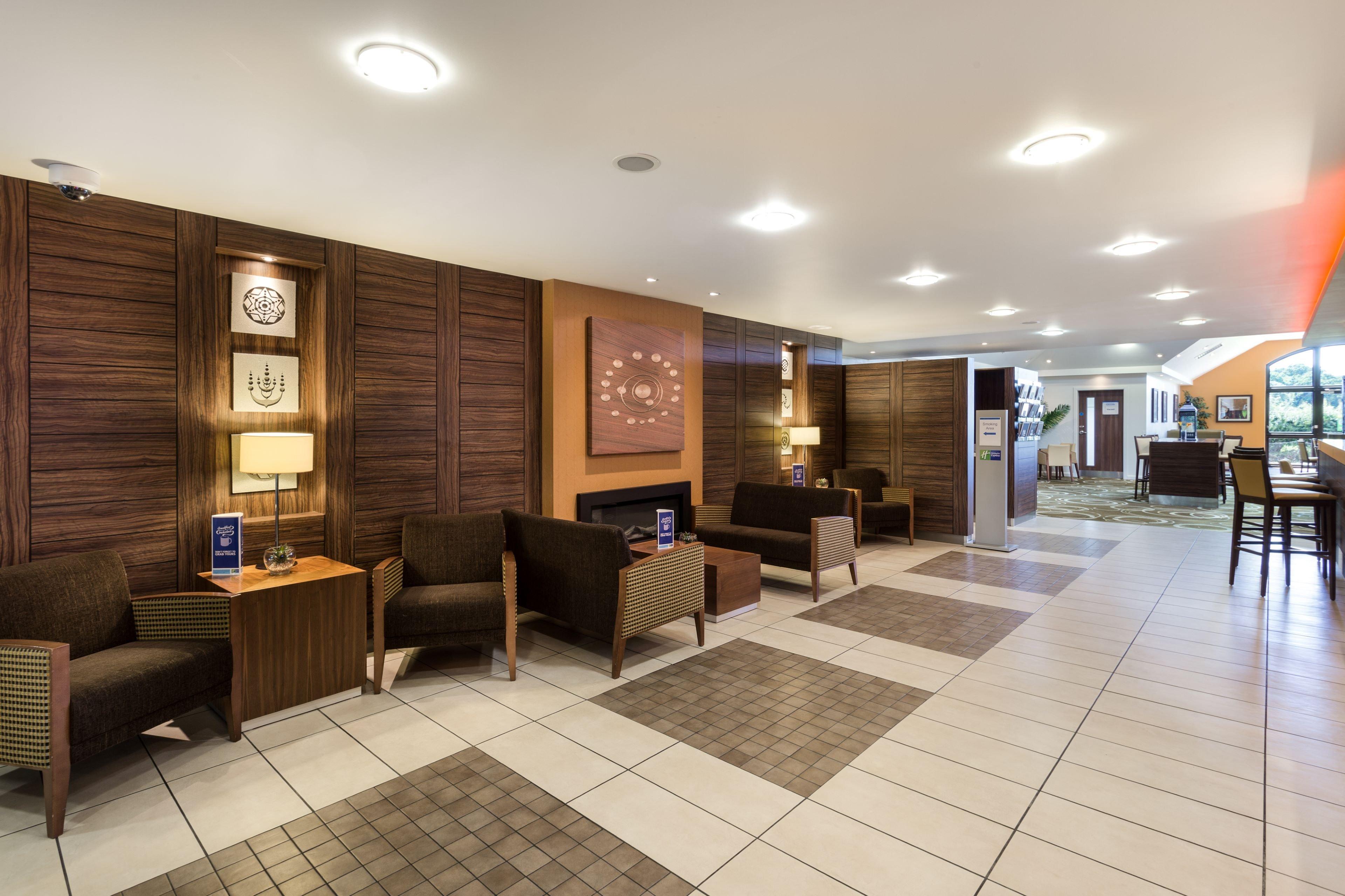 Holiday Inn Express Colchester By Ihg Buitenkant foto