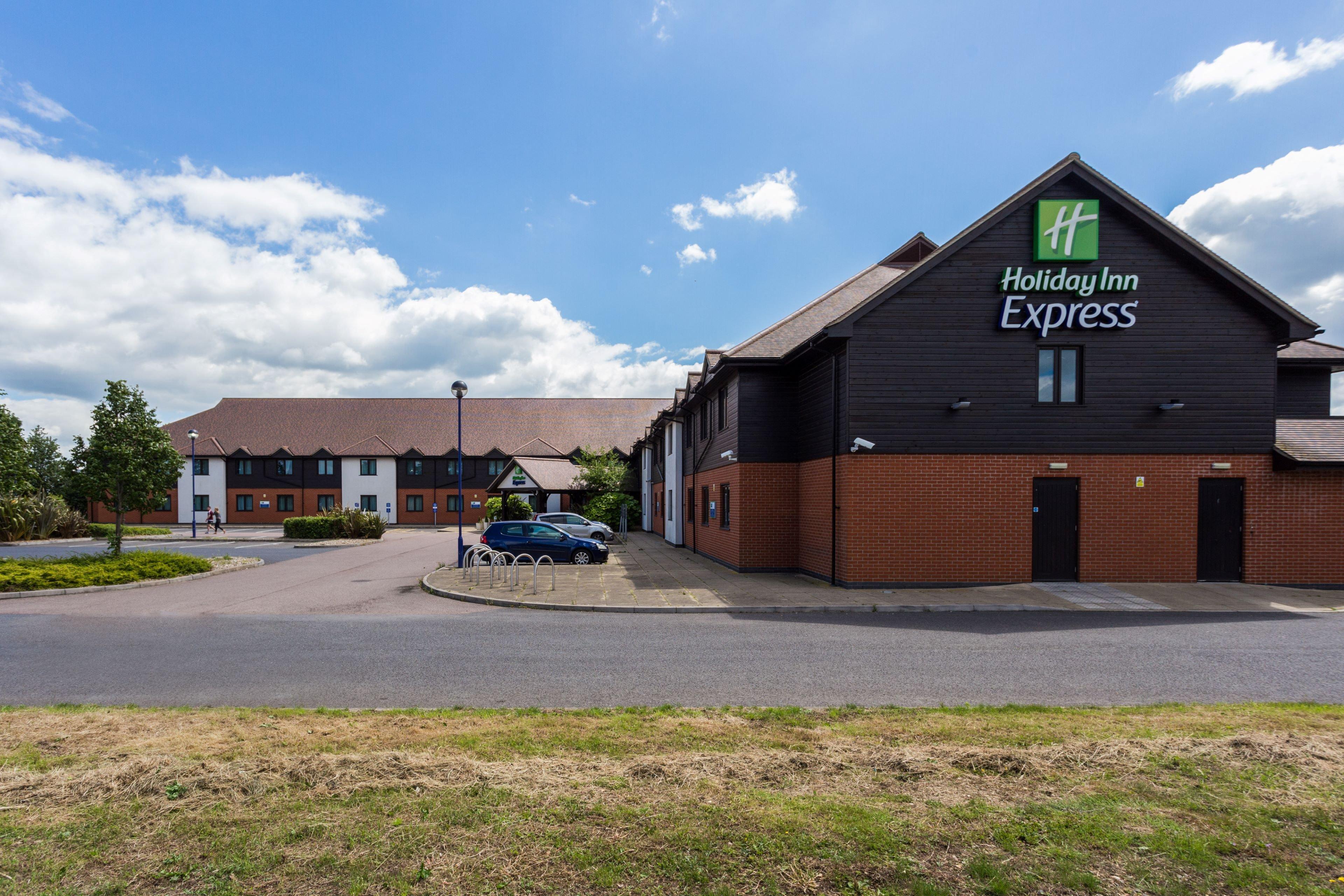 Holiday Inn Express Colchester By Ihg Buitenkant foto
