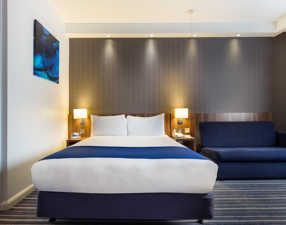 Holiday Inn Express Colchester By Ihg Buitenkant foto