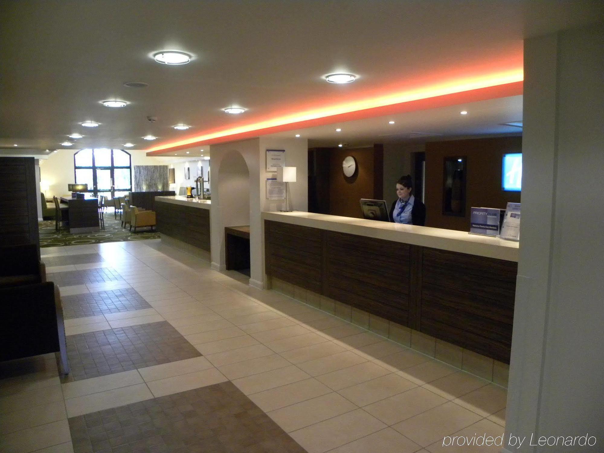 Holiday Inn Express Colchester By Ihg Buitenkant foto