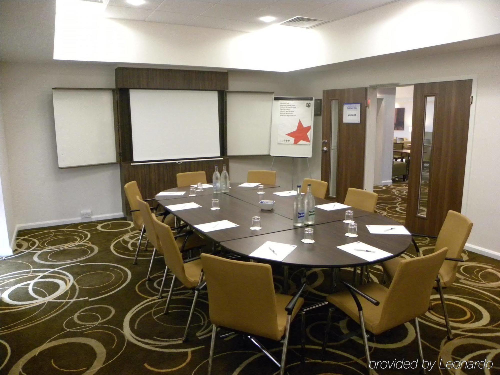Holiday Inn Express Colchester By Ihg Buitenkant foto
