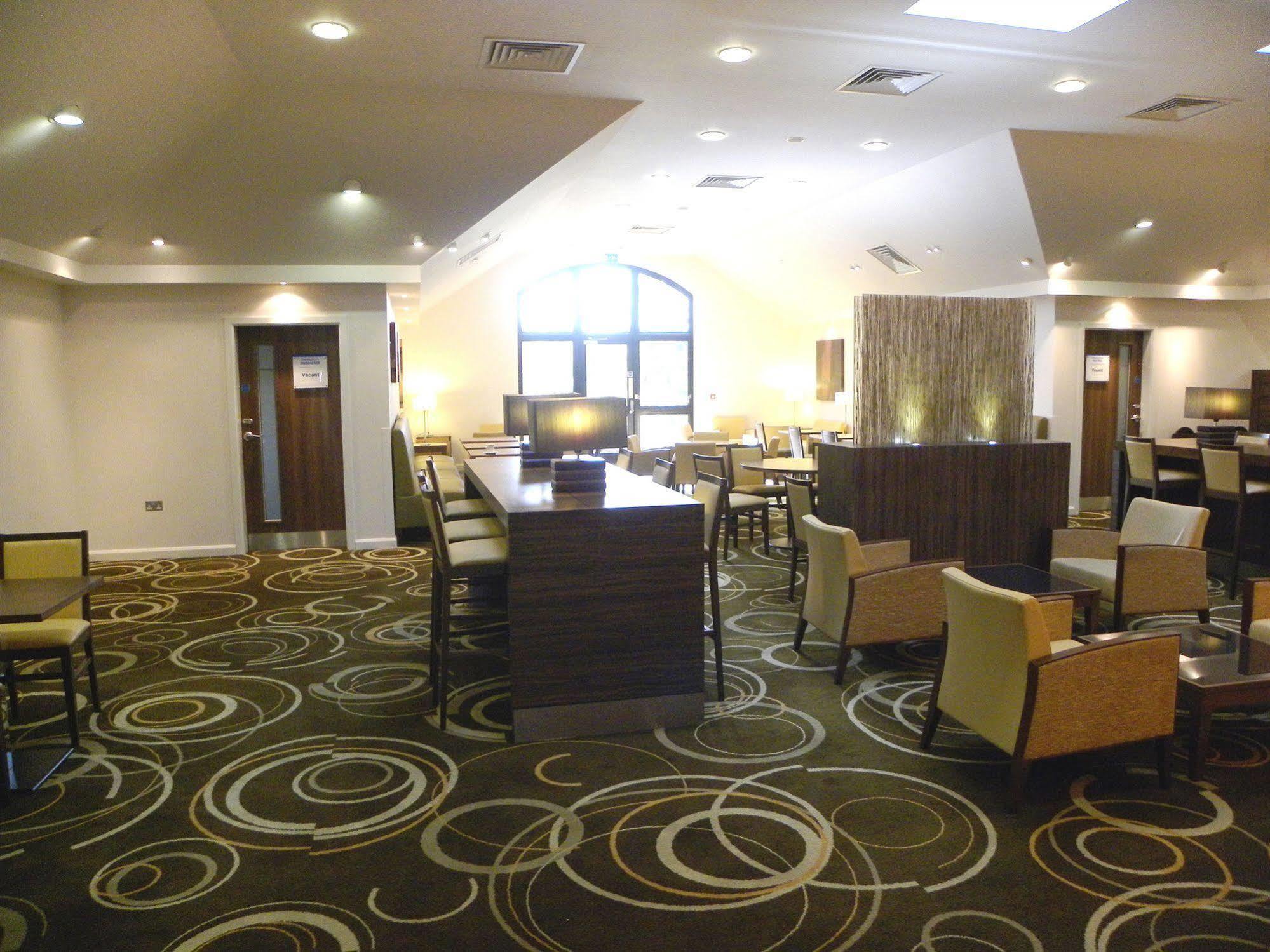 Holiday Inn Express Colchester By Ihg Buitenkant foto